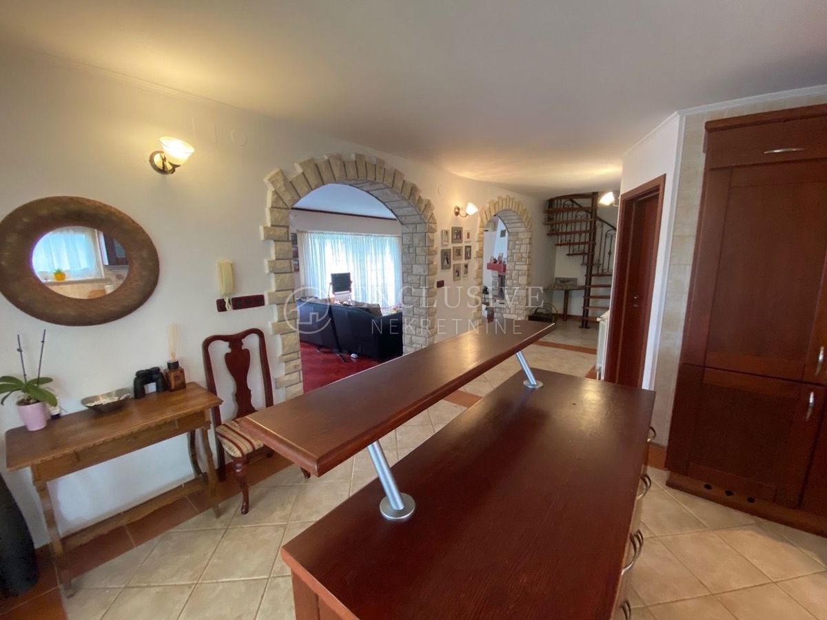 Hiša Malinska, Malinska-Dubašnica, 430m2