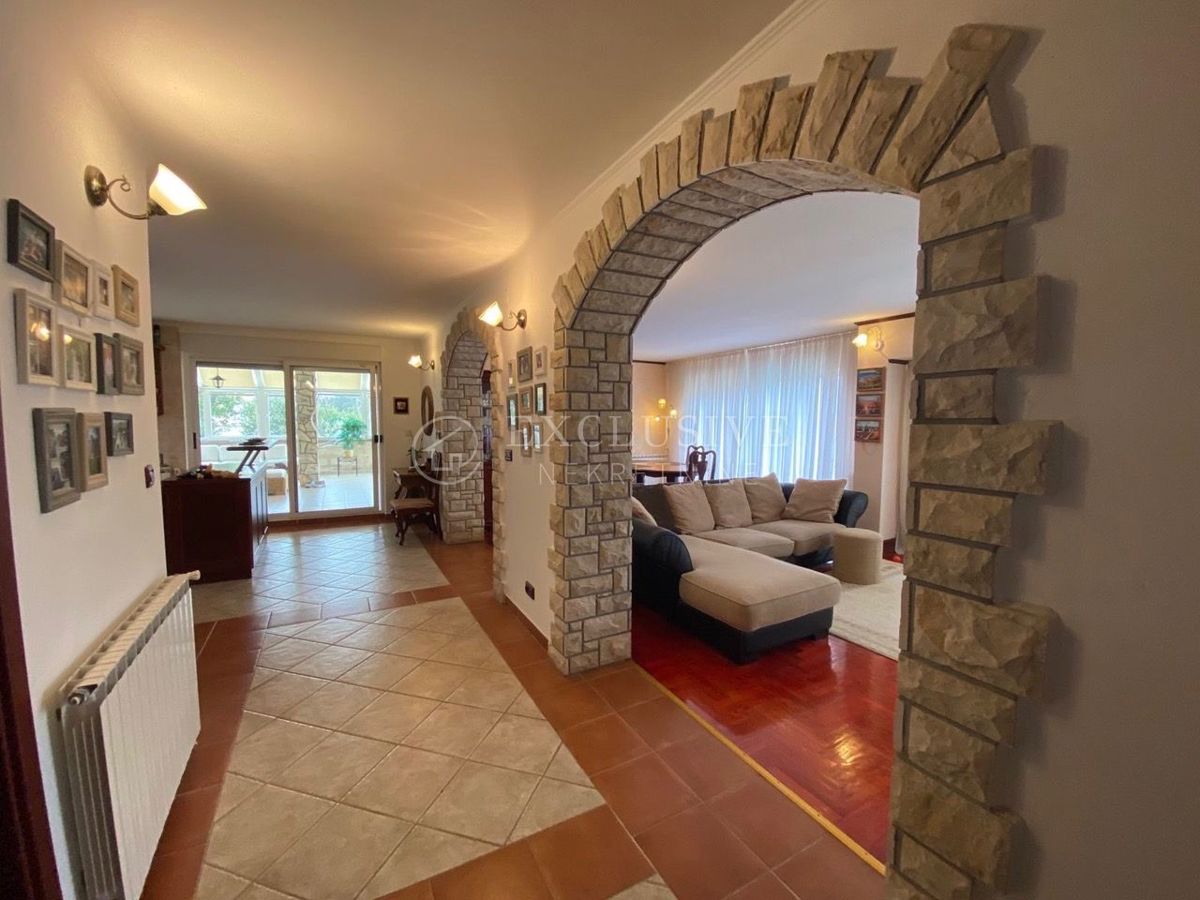 Hiša Malinska, Malinska-Dubašnica, 430m2