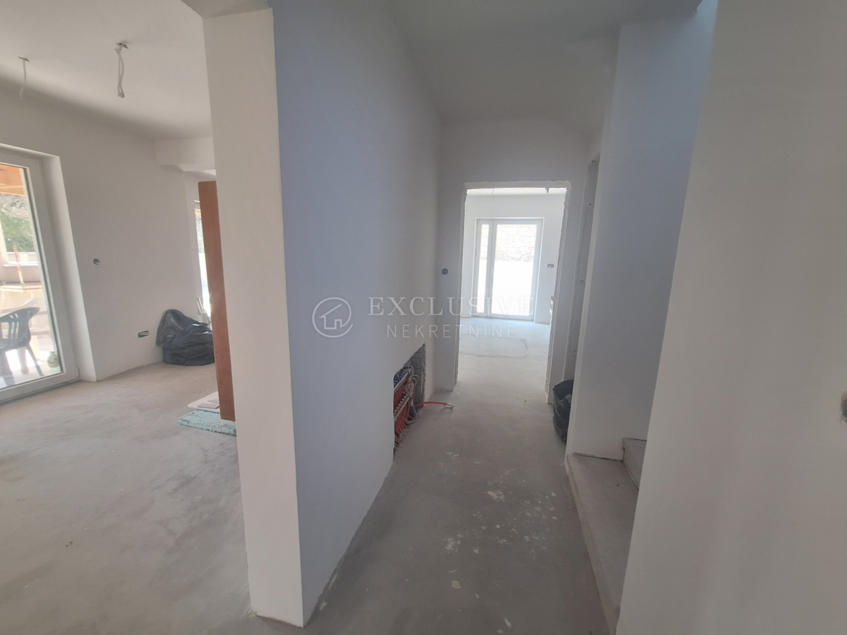 Hiša Dobrinj, 250m2