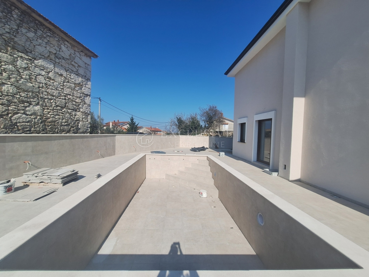 Hiša Dobrinj, 250m2