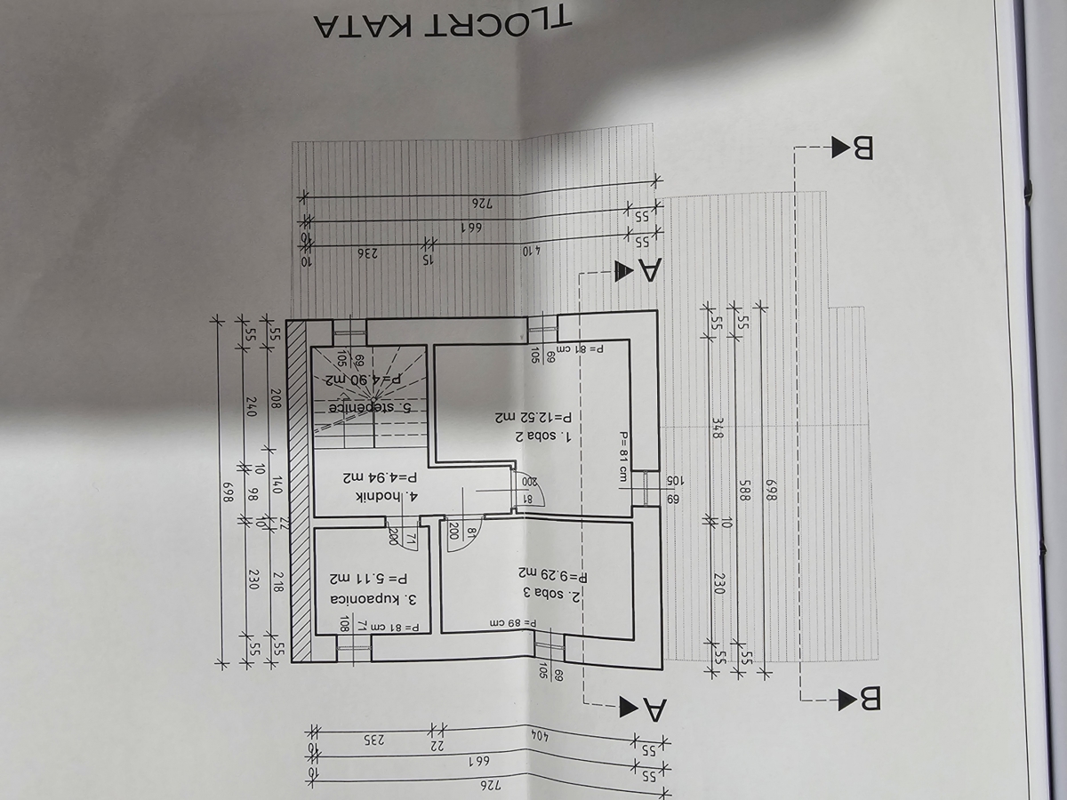Vabriga, kamnita hiša prva v vrsti