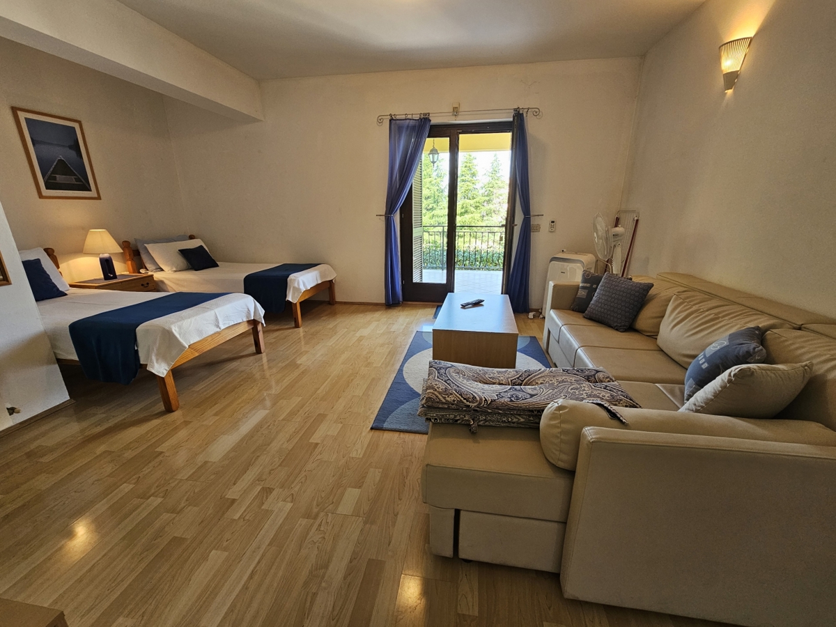 EKSKLUZIVA AGENCIJE-MUGEBA POREČ-APARTMANSKA KUĆA!
