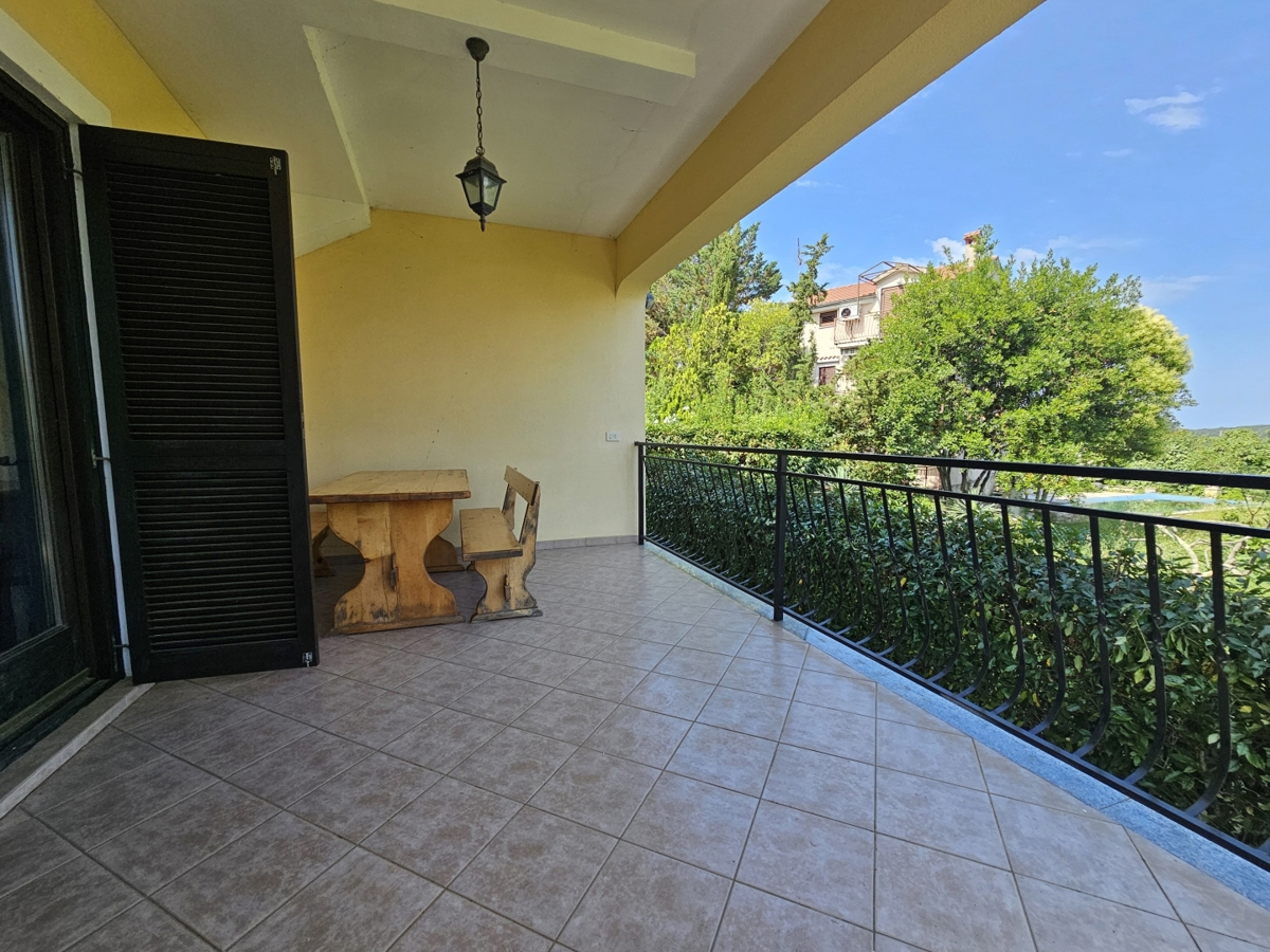 EKSKLUZIVA AGENCIJE-MUGEBA POREČ-APARTMANSKA KUĆA!