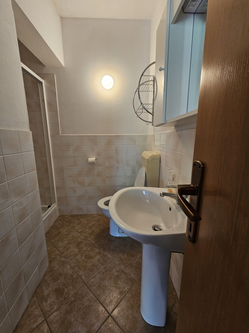 EKSKLUZIVA AGENCIJE-MUGEBA POREČ-APARTMANSKA KUĆA!