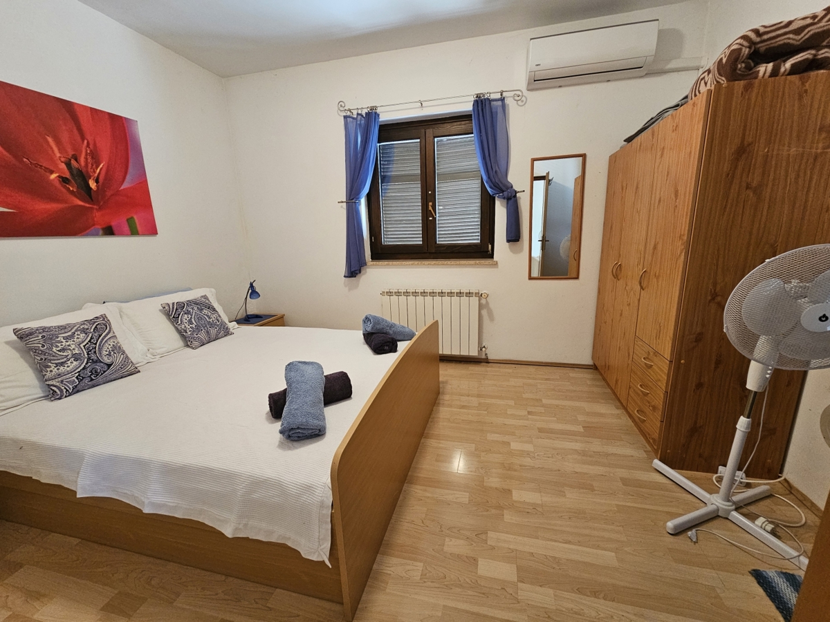 EKSKLUZIVA AGENCIJE-MUGEBA POREČ-APARTMANSKA KUĆA!