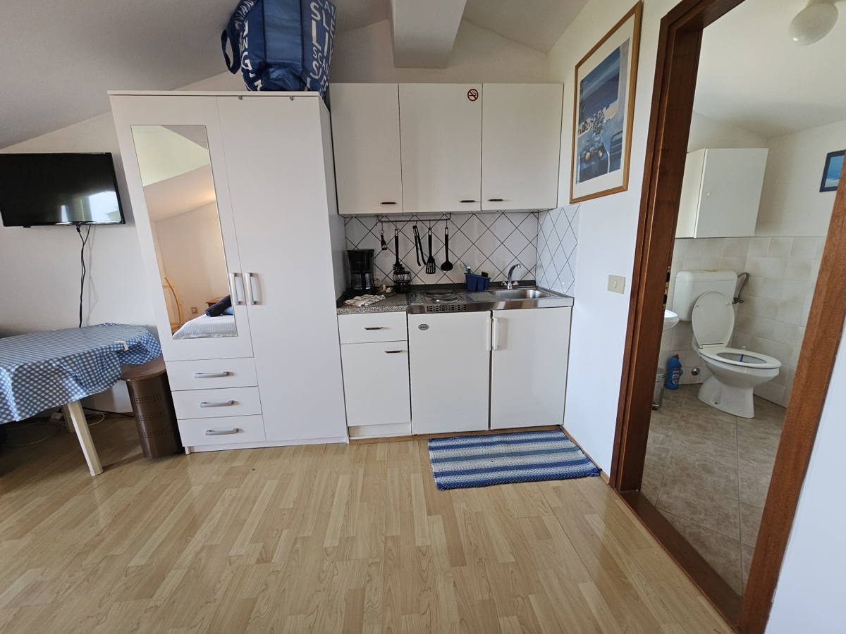 EKSKLUZIVA AGENCIJE-MUGEBA POREČ-APARTMANSKA KUĆA!