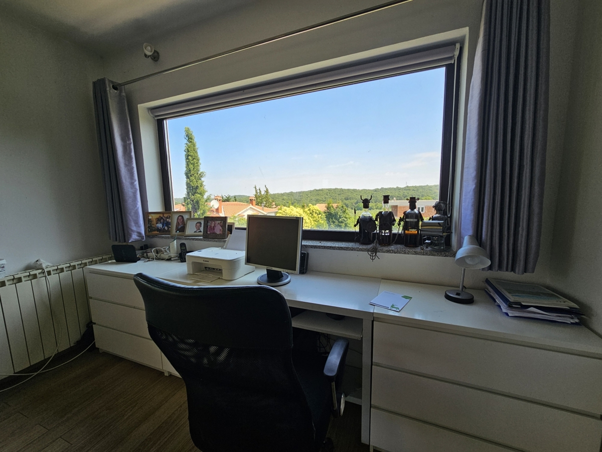 EKSKLUZIVA AGENCIJE-MUGEBA POREČ-APARTMANSKA KUĆA!