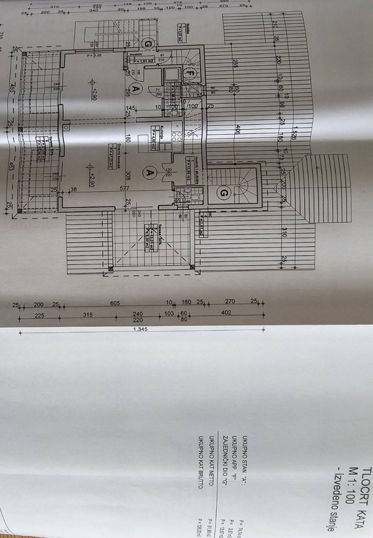Redka priložnost: velika vila z apartmaji v bližini morja