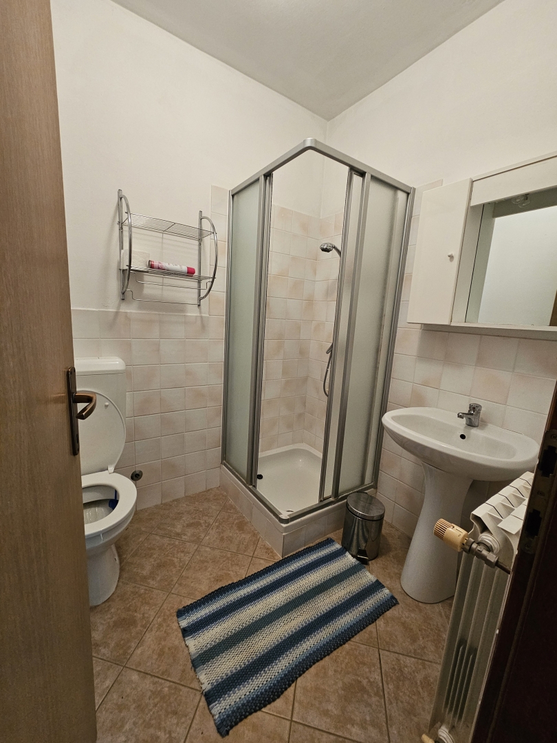 Redka priložnost: velika vila z apartmaji v bližini morja