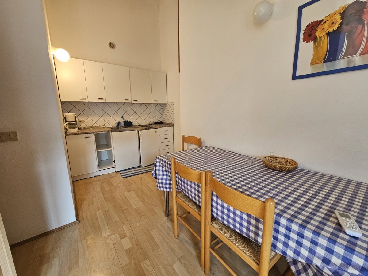 Redka priložnost: velika vila z apartmaji v bližini morja