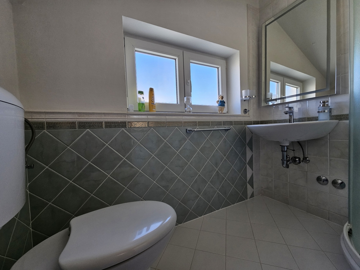 Poreč - Dvostanovanjsko stanovanje z garažo 800 m od morja!