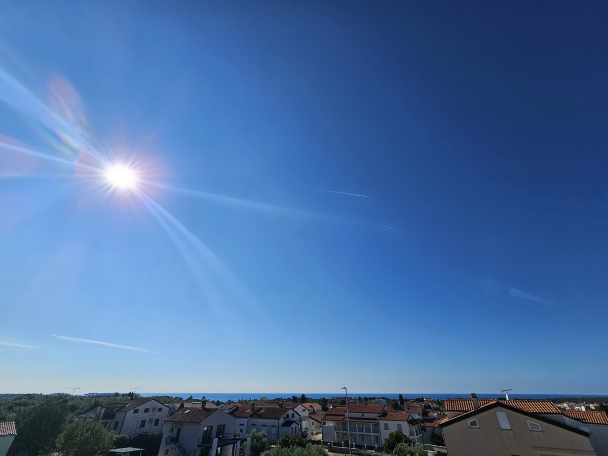 Poreč - Dvostanovanjsko stanovanje z garažo 800 m od morja!