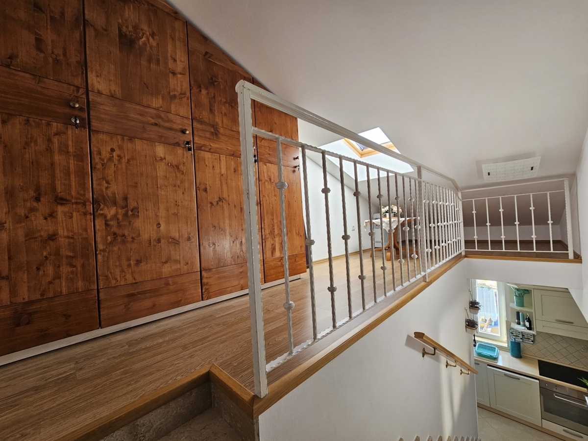 Poreč - Dvostanovanjsko stanovanje z garažo 800 m od morja!