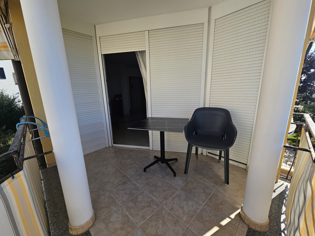 Poreč - Dvostanovanjsko stanovanje z garažo 800 m od morja!