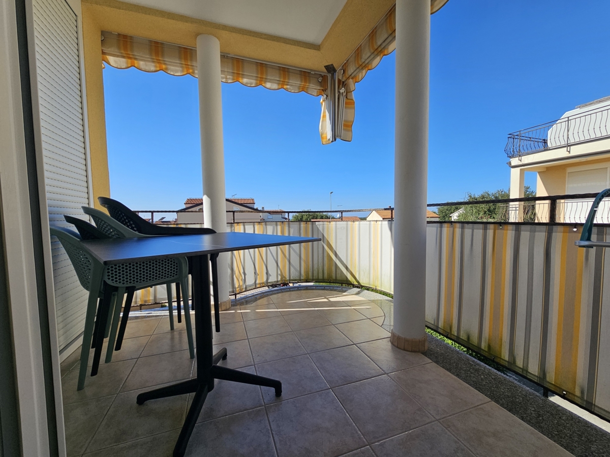 Poreč - Dvostanovanjsko stanovanje z garažo 800 m od morja!