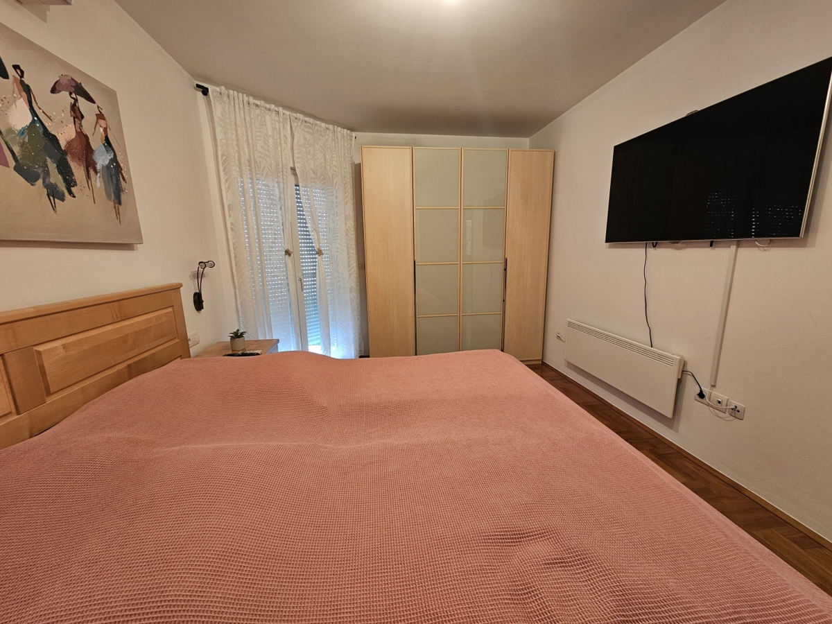 Poreč - Dvostanovanjsko stanovanje z garažo 800 m od morja!