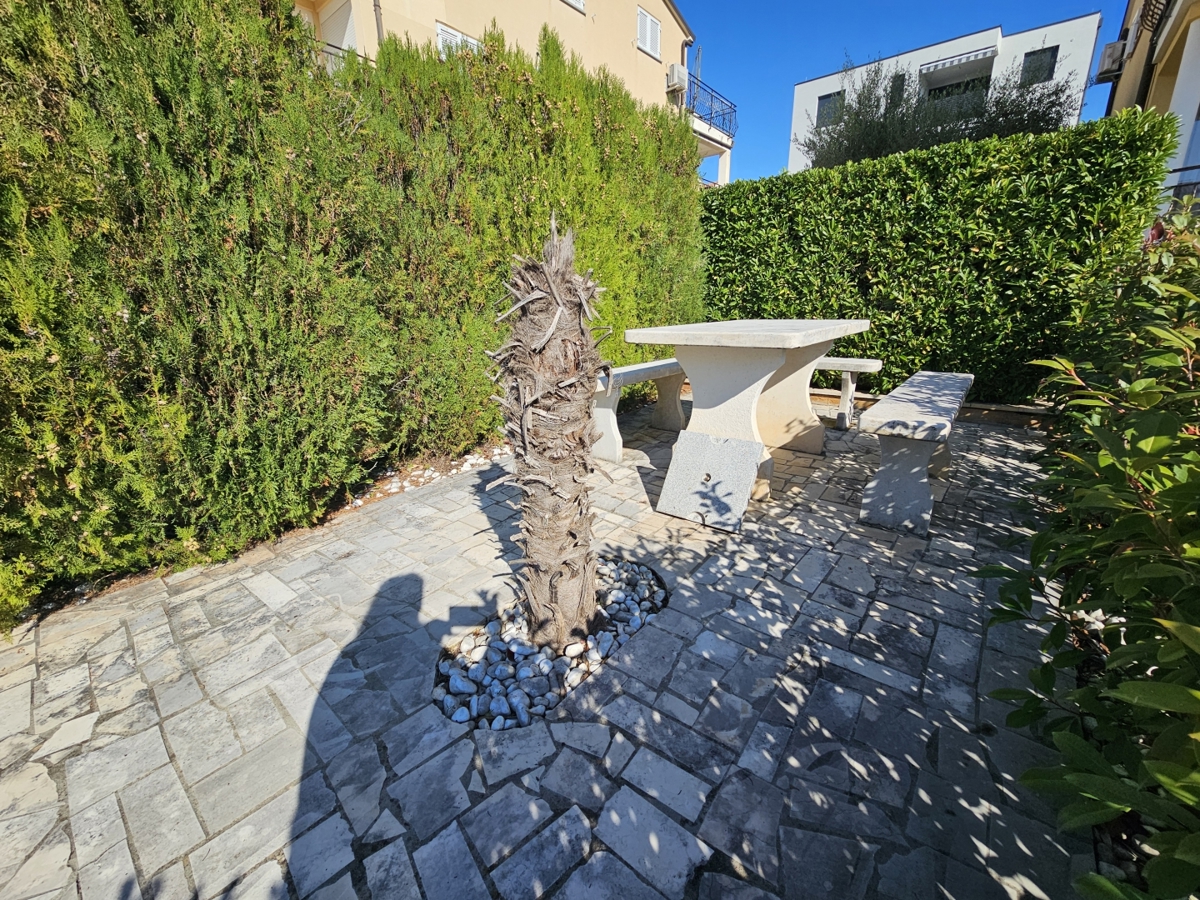 Poreč - Dvostanovanjsko stanovanje z garažo 800 m od morja!