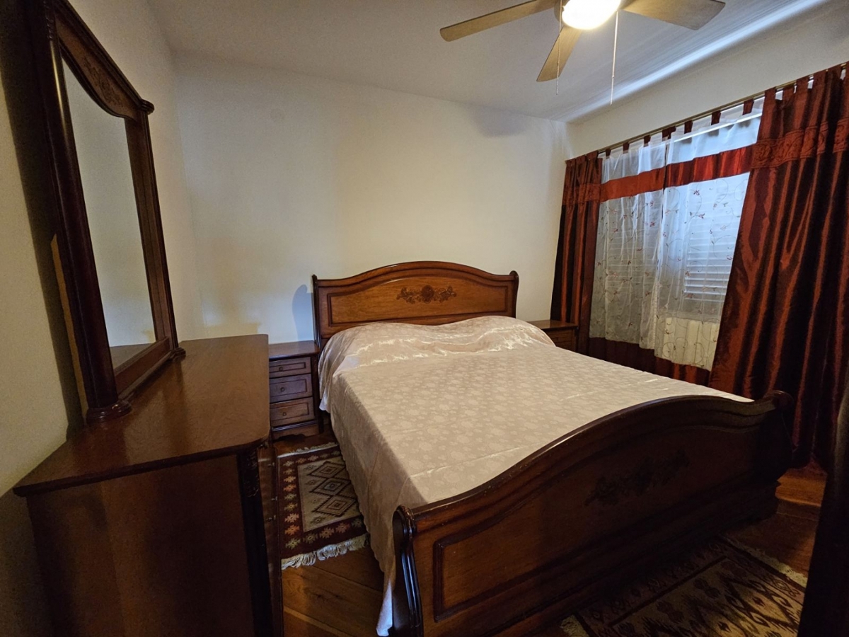 Stanovanje, ki ponuja občutek doma – vrt, dve garaži in mirna lokacija