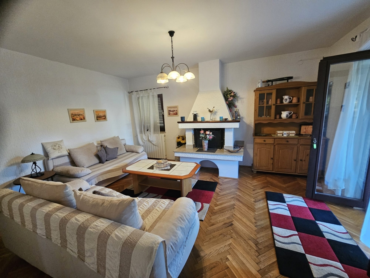 Vrsar - stanovanje 85 m2 z 2 spalnicama, 800 m od morja