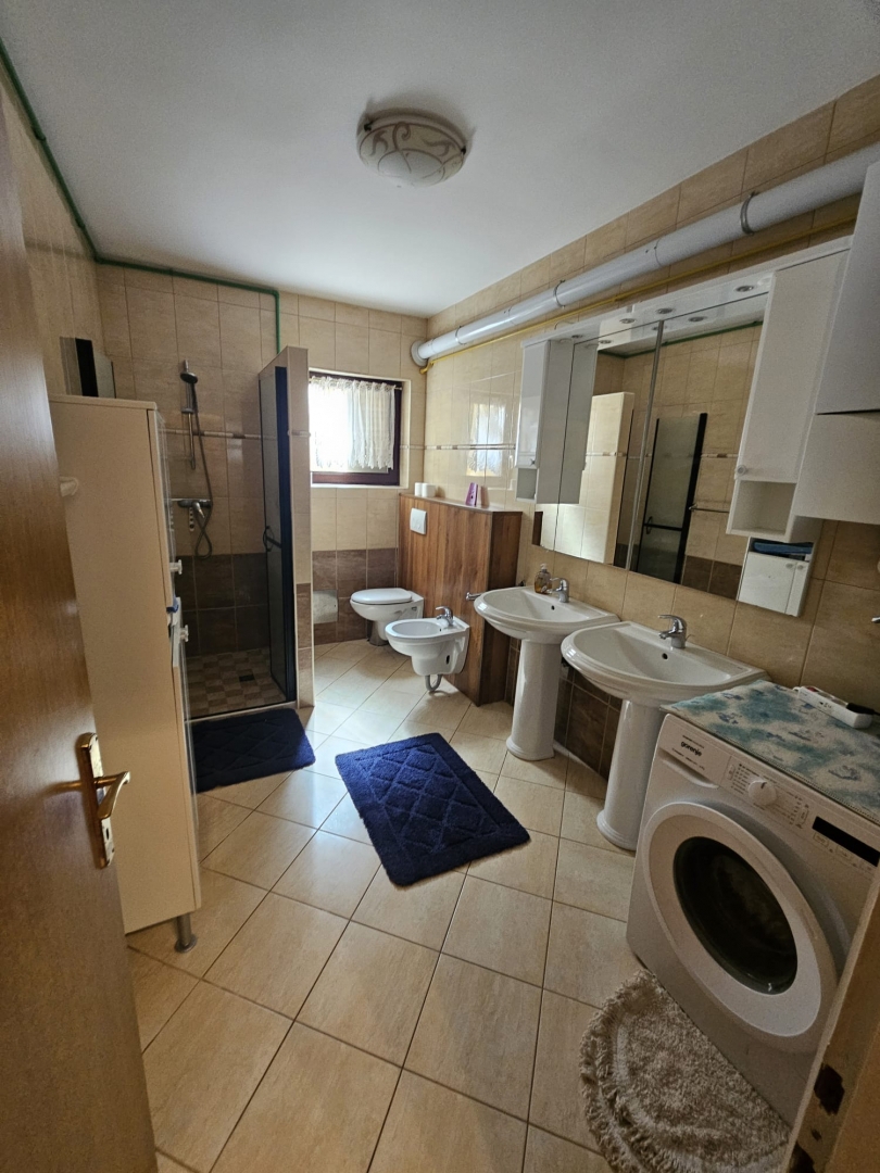 Vrsar - stanovanje 85 m2 z 2 spalnicama, 800 m od morja