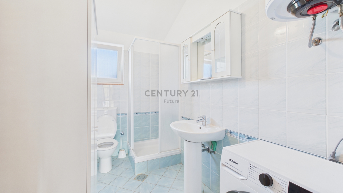 Vabriga, dvosobno stanovanje v 1. nadstropju 800 m od morja