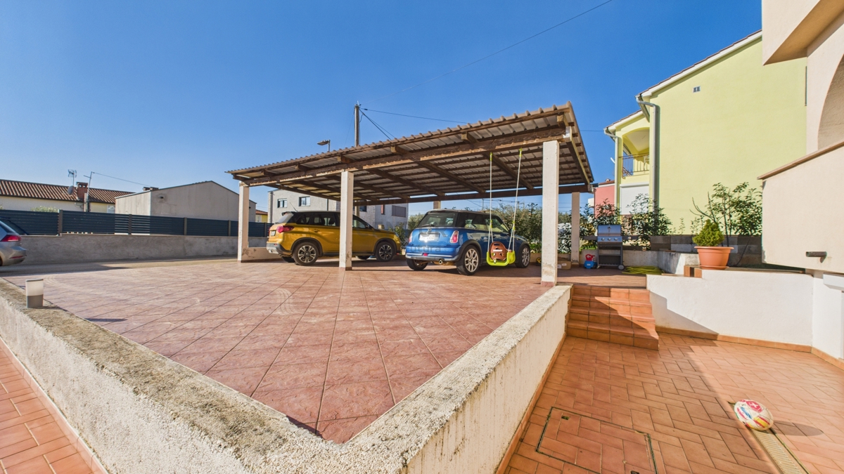 Vabriga, dvosobno stanovanje v 1. nadstropju 800 m od morja