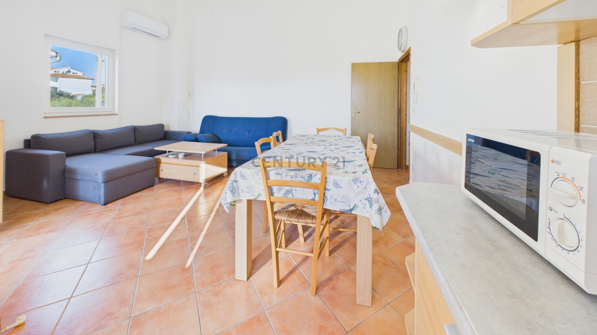 Vabriga, dvosobno stanovanje v 1. nadstropju 800 m od morja