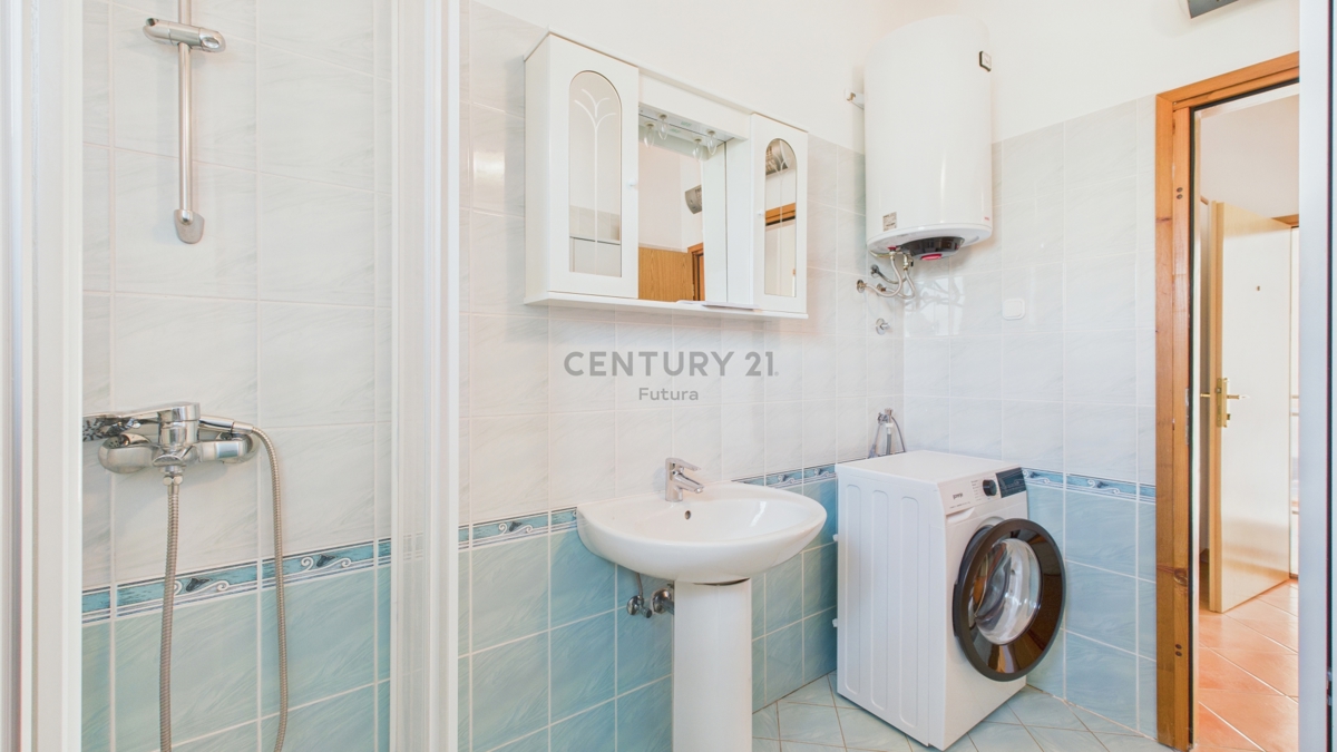 Vabriga, dvosobno stanovanje v 1. nadstropju 800 m od morja