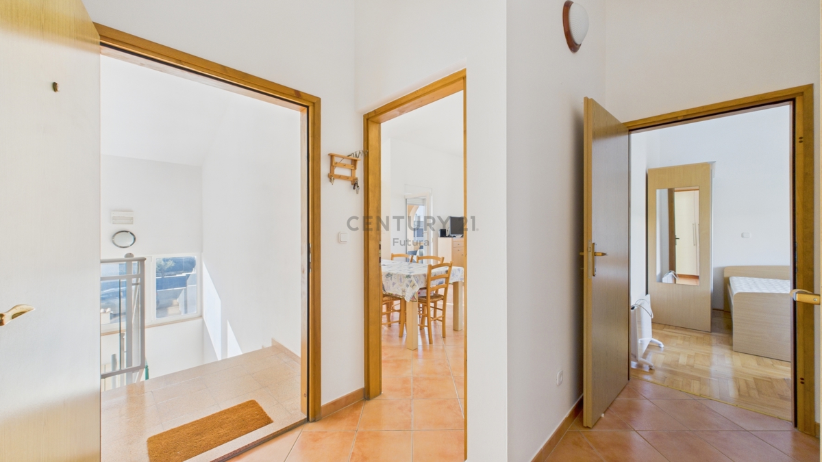 Vabriga, dvosobno stanovanje v 1. nadstropju 800 m od morja