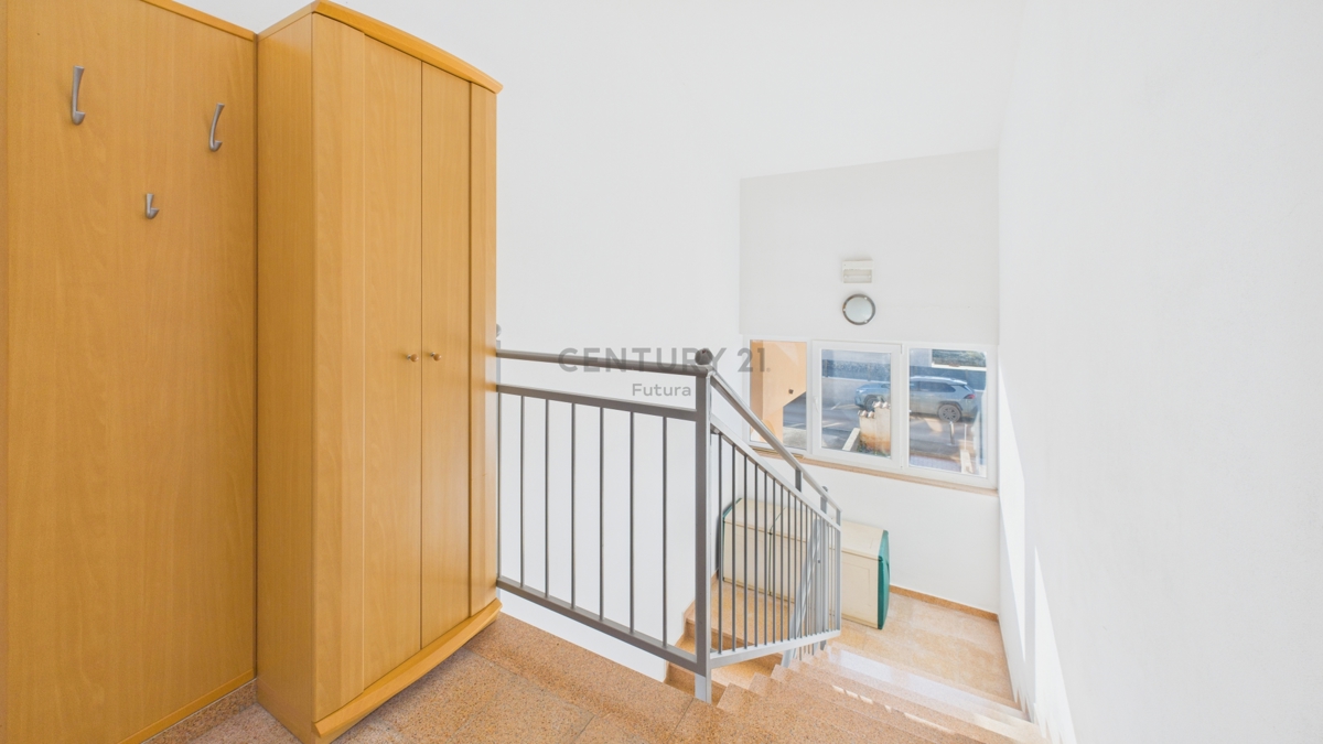 Vabriga, dvosobno stanovanje v 1. nadstropju 800 m od morja