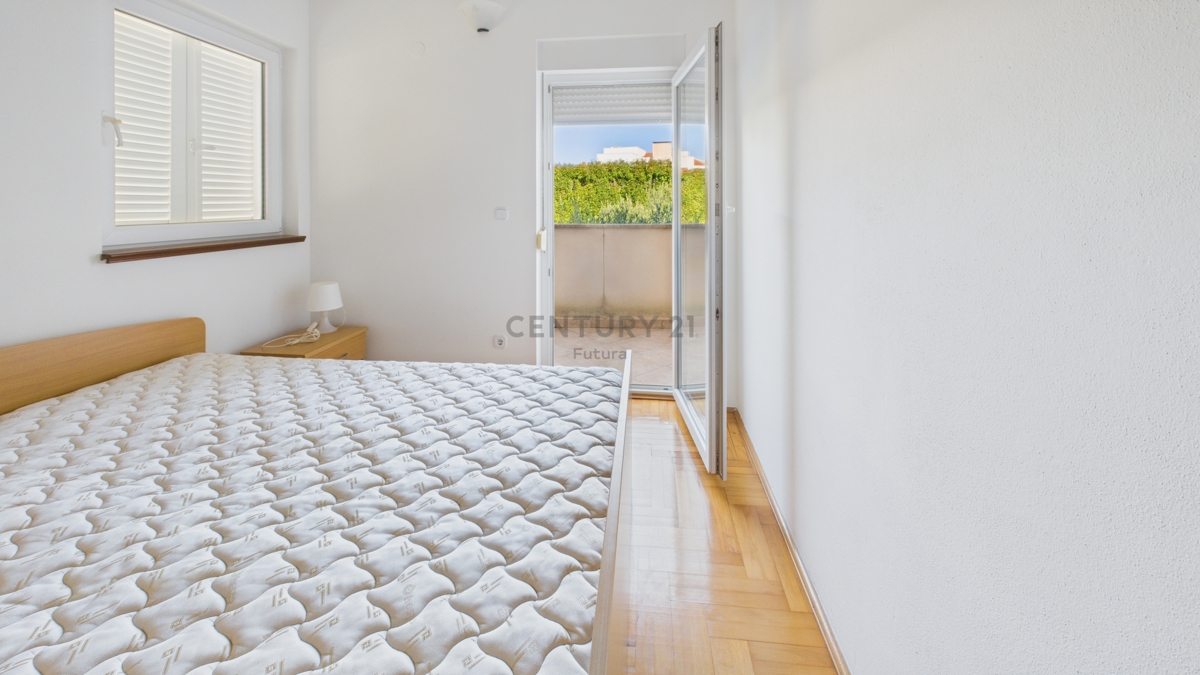 Vabriga, dvosobno stanovanje v 1. nadstropju 800 m od morja