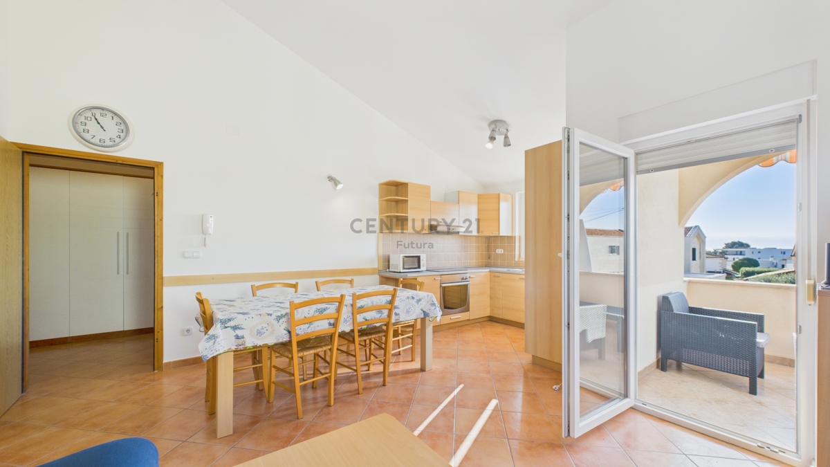 Vabriga, dvosobno stanovanje v 1. nadstropju 800 m od morja