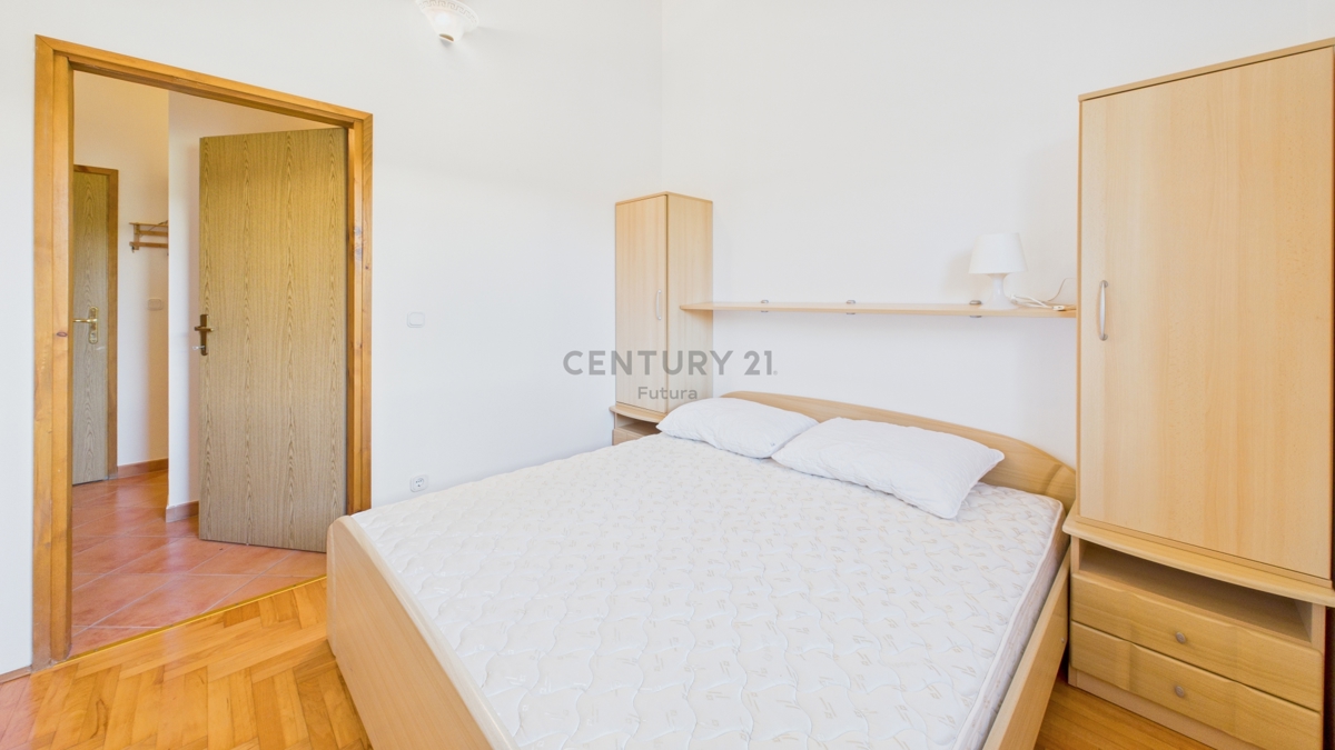 Vabriga, dvosobno stanovanje v 1. nadstropju 800 m od morja