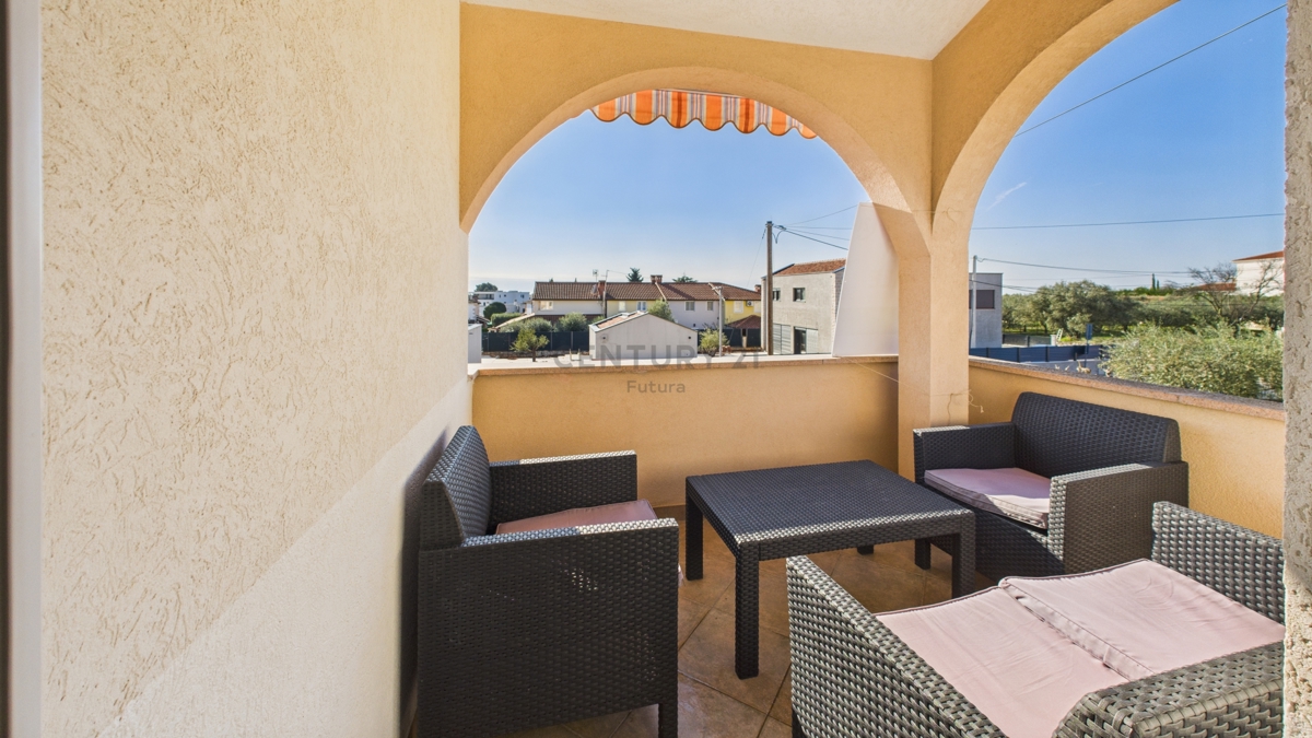 Vabriga, dvosobno stanovanje v 1. nadstropju 800 m od morja