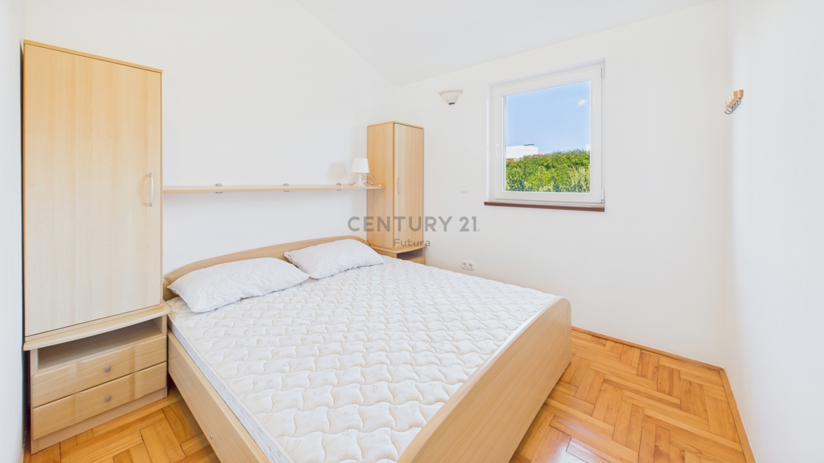 Vabriga, dvosobno stanovanje v 1. nadstropju 800 m od morja