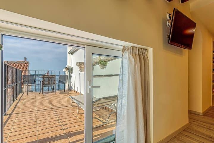 Apartma s teraso in pogledom na morje – prva vrsta do morja, Poreč