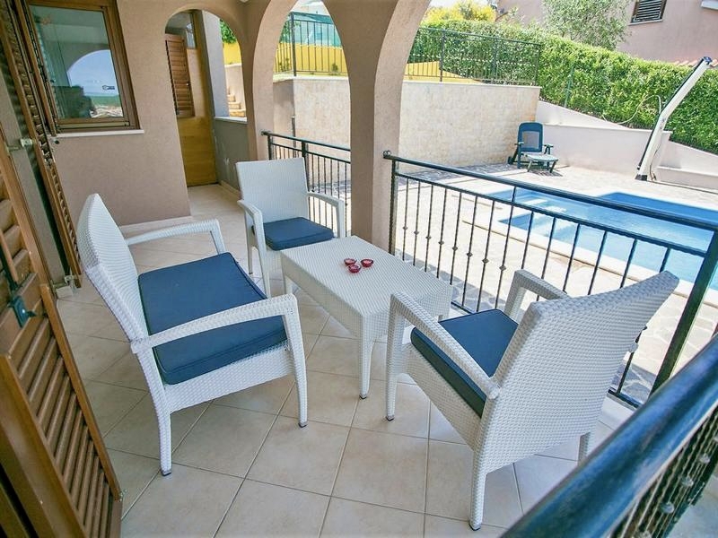 PPoreč, Očarljiva hiša z bazenom in pogledom na morje v bližini Poreča – Odlična investicijska priložnost