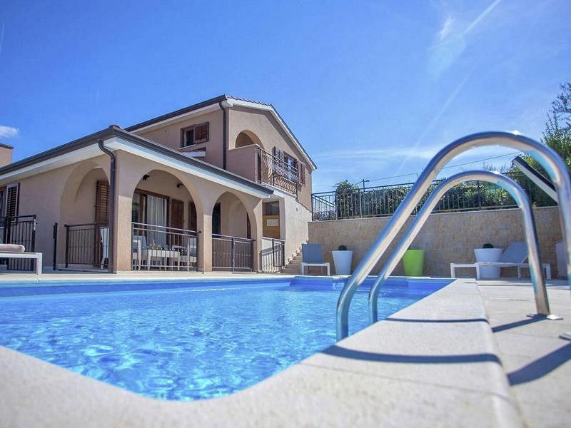 PPoreč, Očarljiva hiša z bazenom in pogledom na morje v bližini Poreča – Odlična investicijska priložnost