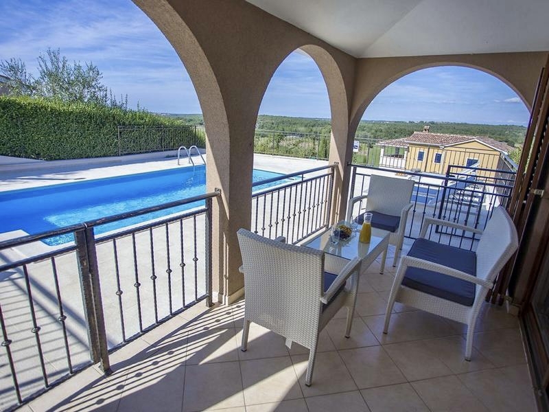 PPoreč, Očarljiva hiša z bazenom in pogledom na morje v bližini Poreča – Odlična investicijska priložnost