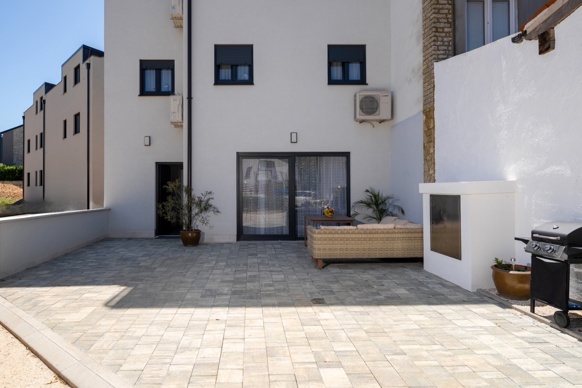 Funtana novogradnja - Apartma v pritličju 500 m od plaže