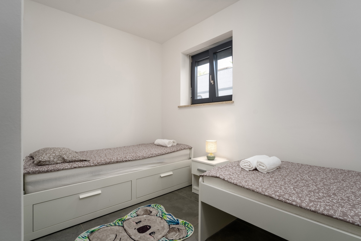 Funtana novogradnja - Apartma v pritličju 500 m od plaže