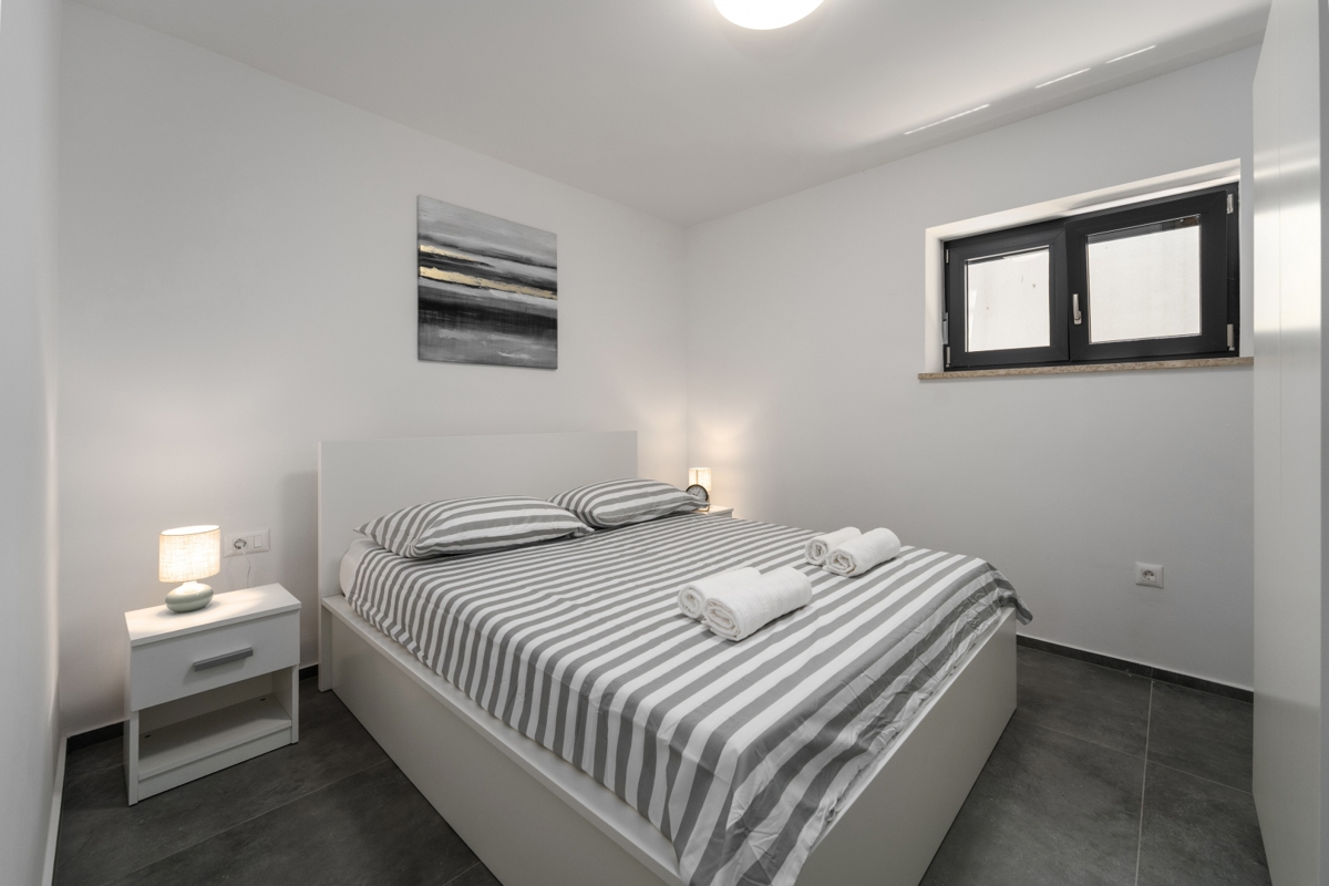 Funtana novogradnja - Apartma v pritličju 500 m od plaže