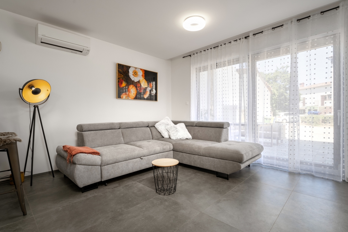 Funtana novogradnja - Apartma v pritličju 500 m od plaže