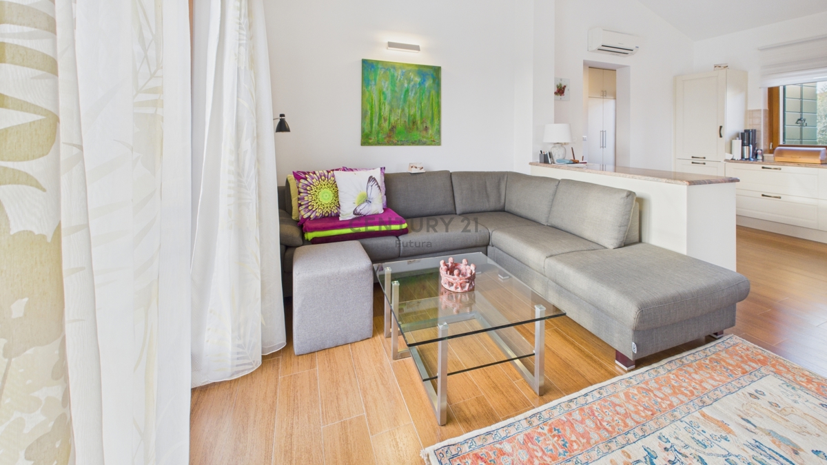 Vabriga - prostorno stanovanje 113 m2, 1. nadstropje