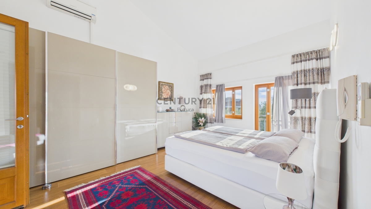 Vabriga - prostorno stanovanje 113 m2, 1. nadstropje