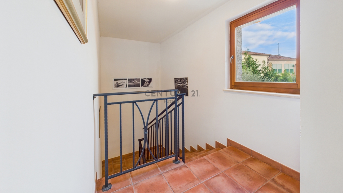 Vabriga - prostorno stanovanje 113 m2, 1. nadstropje