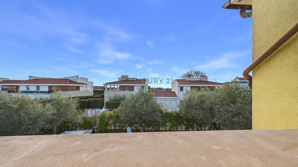 Vabriga - prostorno stanovanje 113 m2, 1. nadstropje