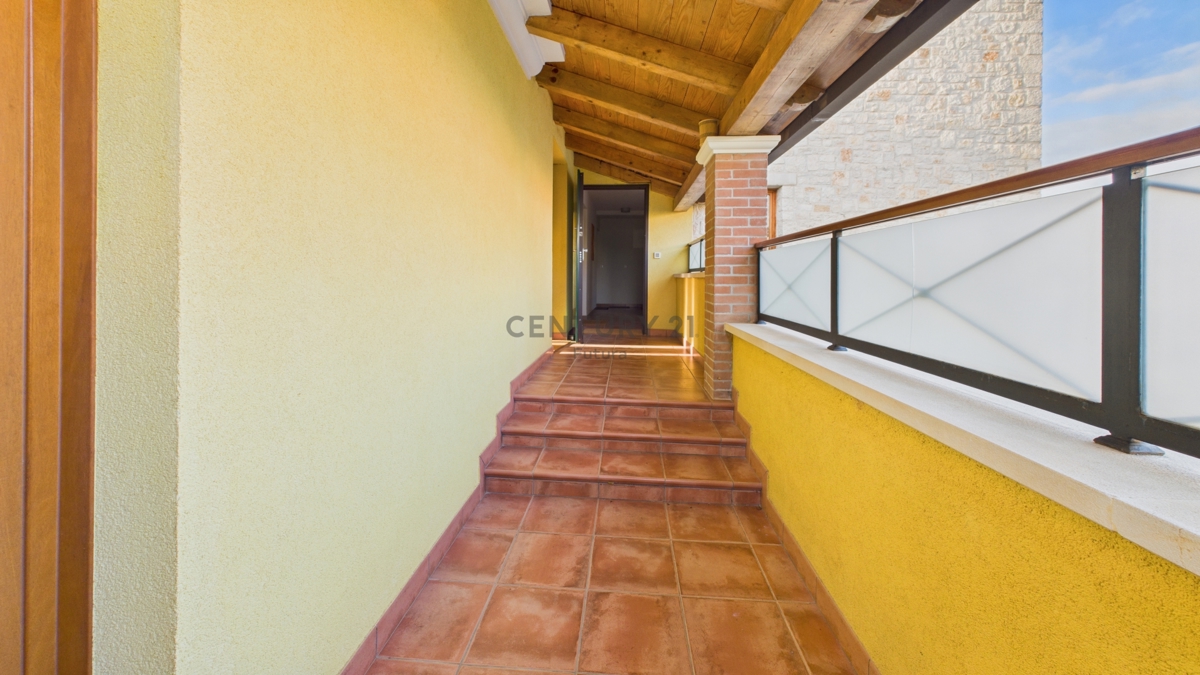 Vabriga - prostorno stanovanje 113 m2, 1. nadstropje