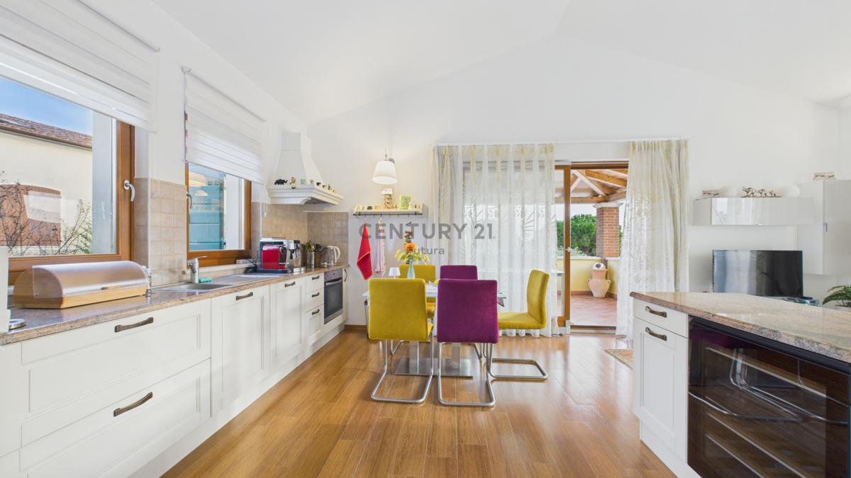 Vabriga - prostorno stanovanje 113 m2, 1. nadstropje