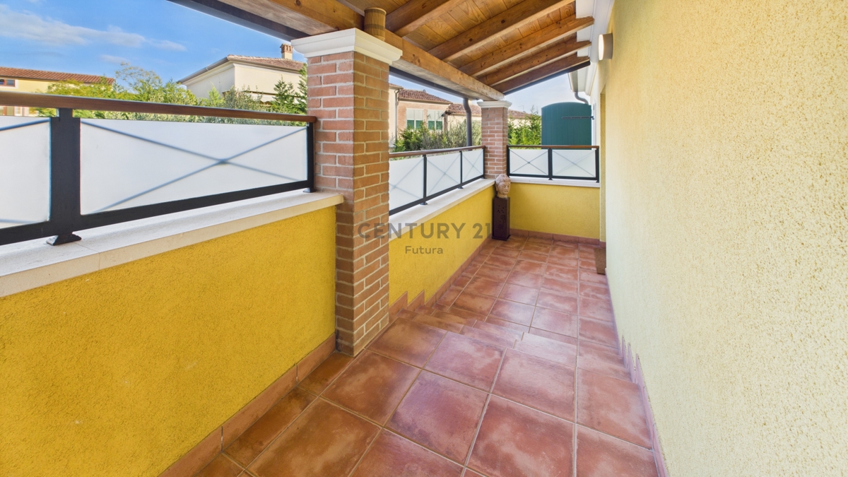 Vabriga - prostorno stanovanje 113 m2, 1. nadstropje